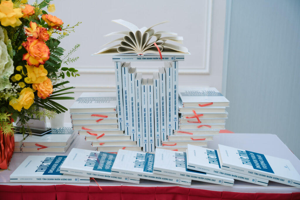 Sách “Thức Tỉnh Doanh Nhân Vượng Đạo”